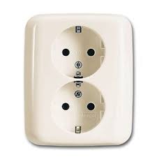 Busch-Jaeger Reflex Wandcontactdoos 2V + Randaarde Crème