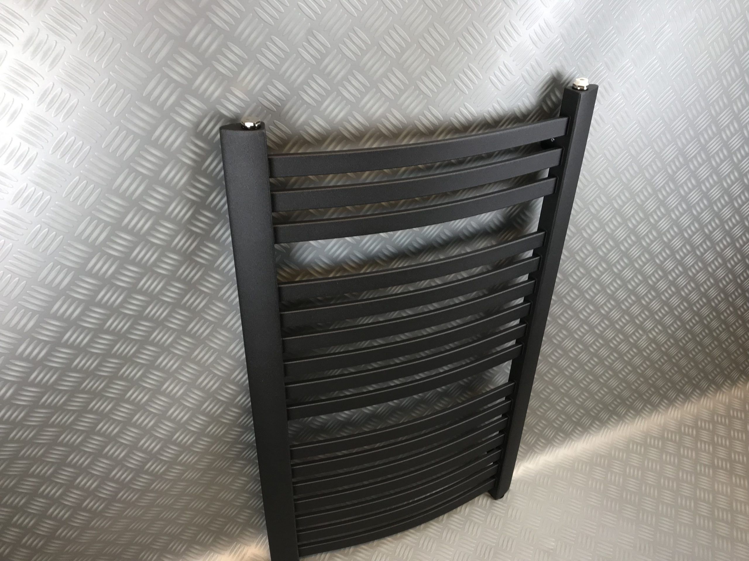 Design Radiator TOMI Antraciet 1120x580mm - Afbeelding 2
